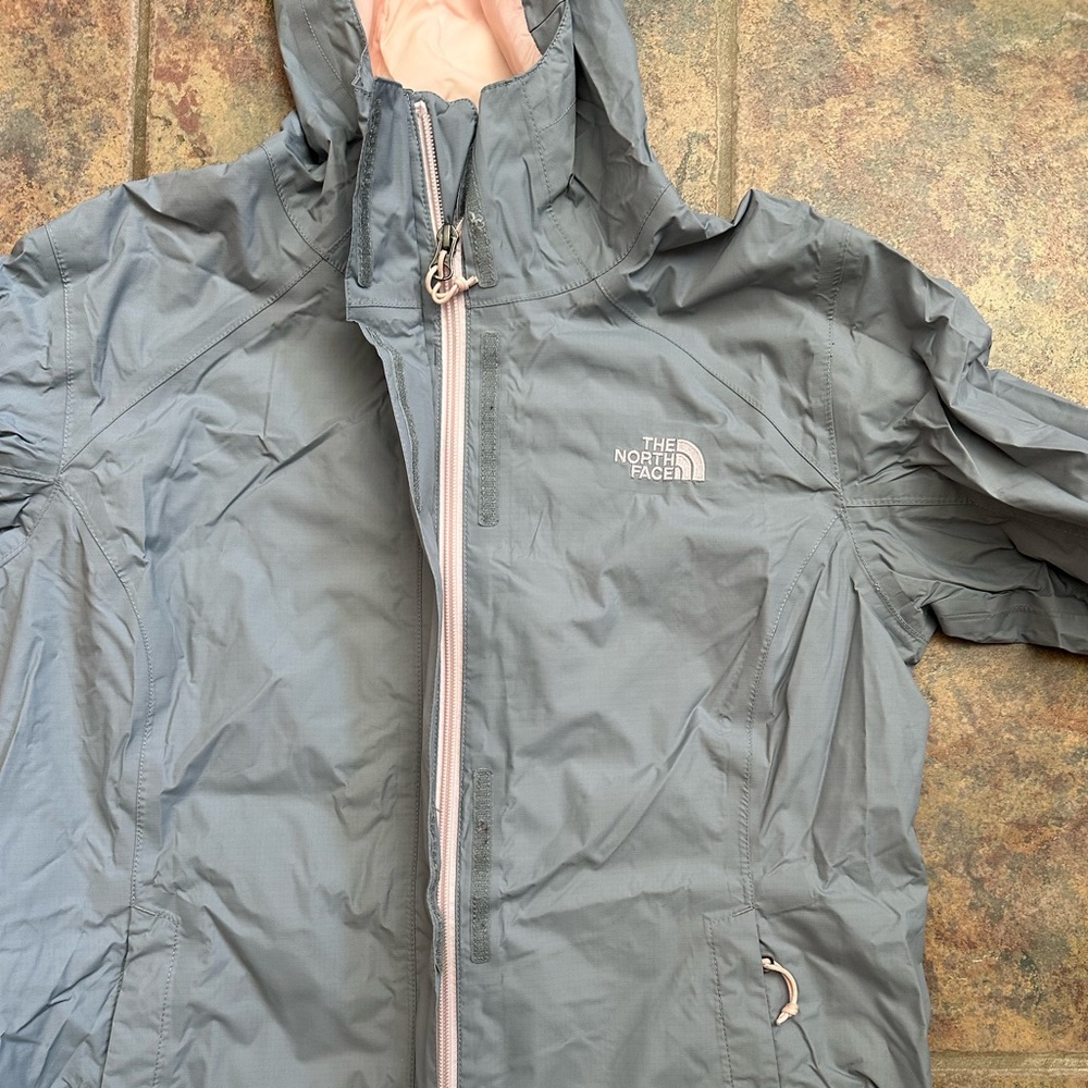 north face lightweight windbreaker with hood, size small, light pink & grey - Picture 3 of 8